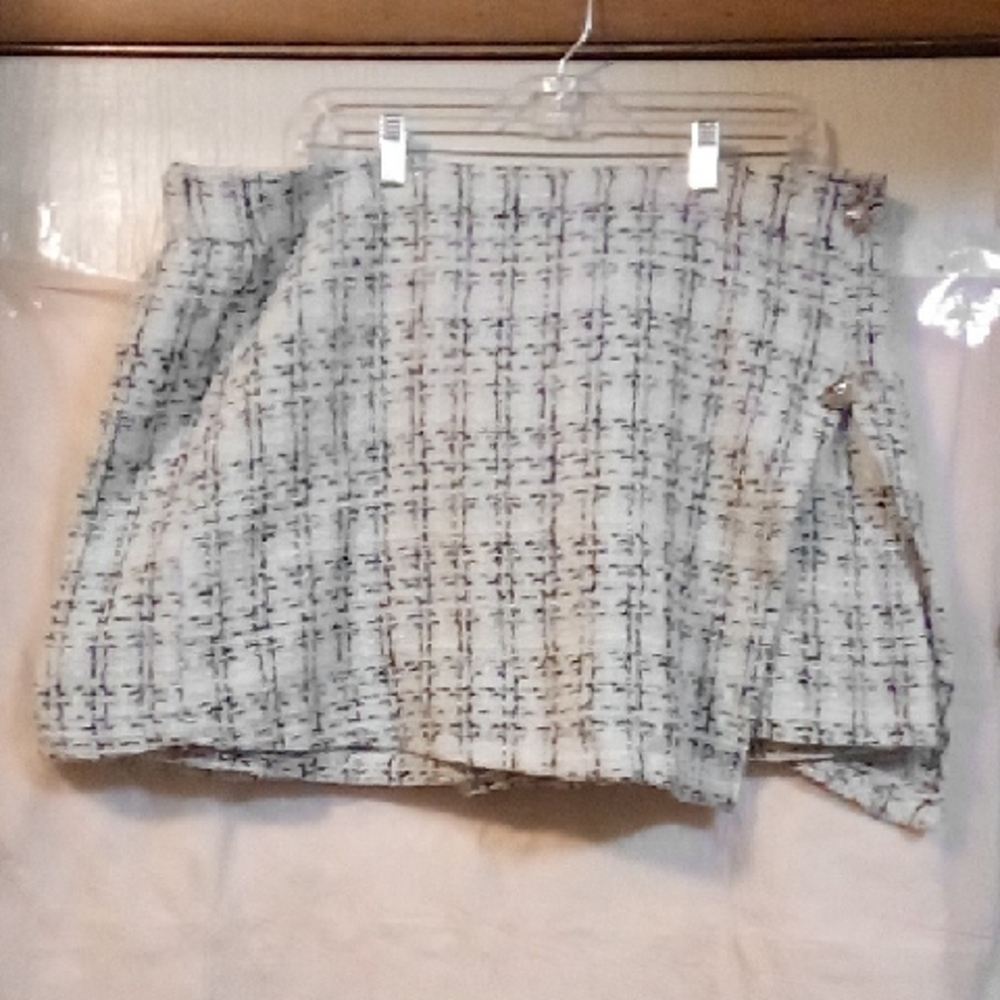 SHEIN Black and White Checkered Squirt Mini. Size Curve 3xl